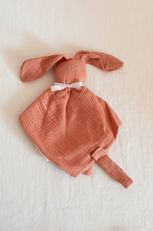 Doudou Lapinou en gaze de coton attache tétine intégrée - Personnalisable